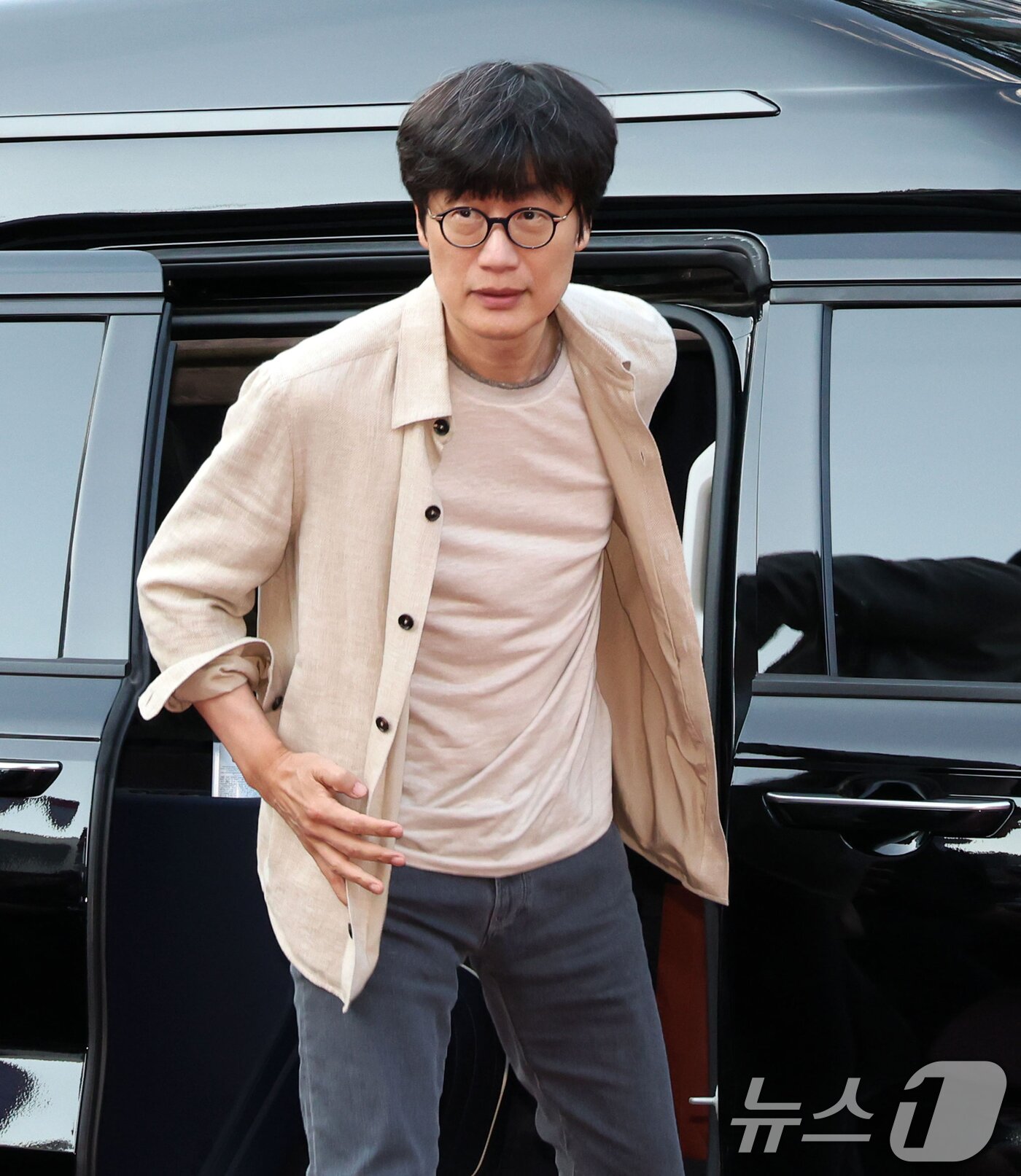 본문 이미지 - 이해진 네이버 의장이 5일 오후 서울 마포구 홍익대학교 인근 삼겹살집에서 열린 젠슨 황 엔비디아 최고경영자와의 삼겹살 회동에 참석하고 있다. (공동취재) 2026.6.5 ⓒ 뉴스1 이광호 기자