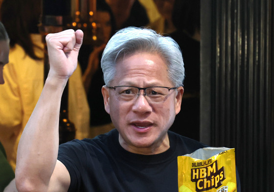 젠슨 황 'HBM칩스 최고'