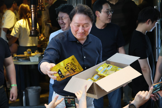 HBM칩스 나눠주는 최태원 회장