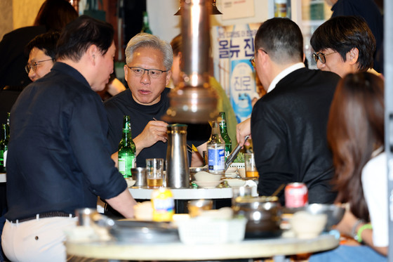 젠슨 황 CEO, 홍대서 삼겹살 회동
