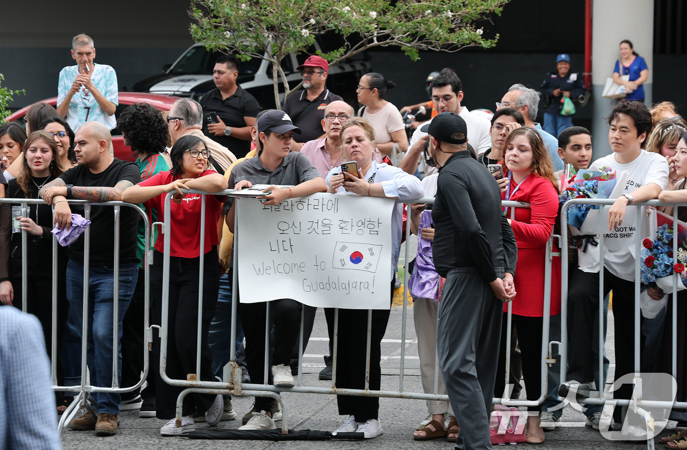 (과달라하라(멕시코)=뉴스1) 임세영 기자 = 5일(현지시간) 멕시코 할리스코 과달라하라에 위치한 2026 국제축구연맹(FIFA) 북중미월드컵 대한민국 축구대표팀 숙소 앞에서 현지 …