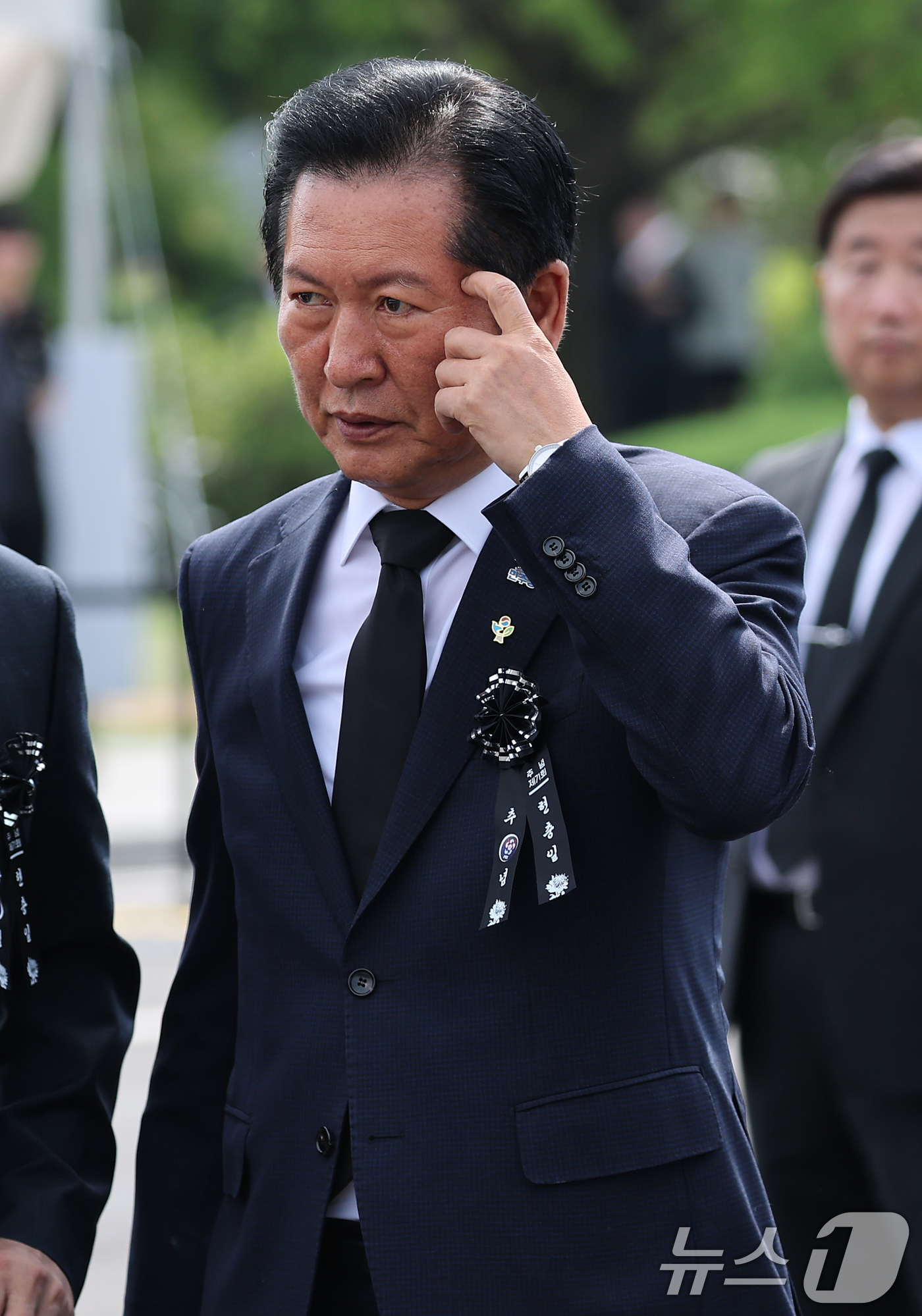 (서울=뉴스1) 이재명 기자 = 정청래 더불어민주당 대표가 6일 서울 동작구 국립서울현충원에서 열린 제71회 현충일 추념식에 참석하고 있다. (청와대통신사진기자단) 2026.6.6 …