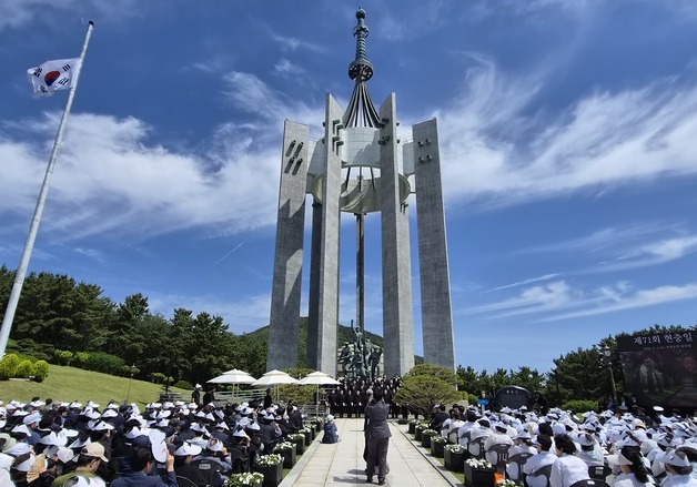 박형준 부산시장 "국가 위한 헌신, 반드시 보상받도록 할 것"