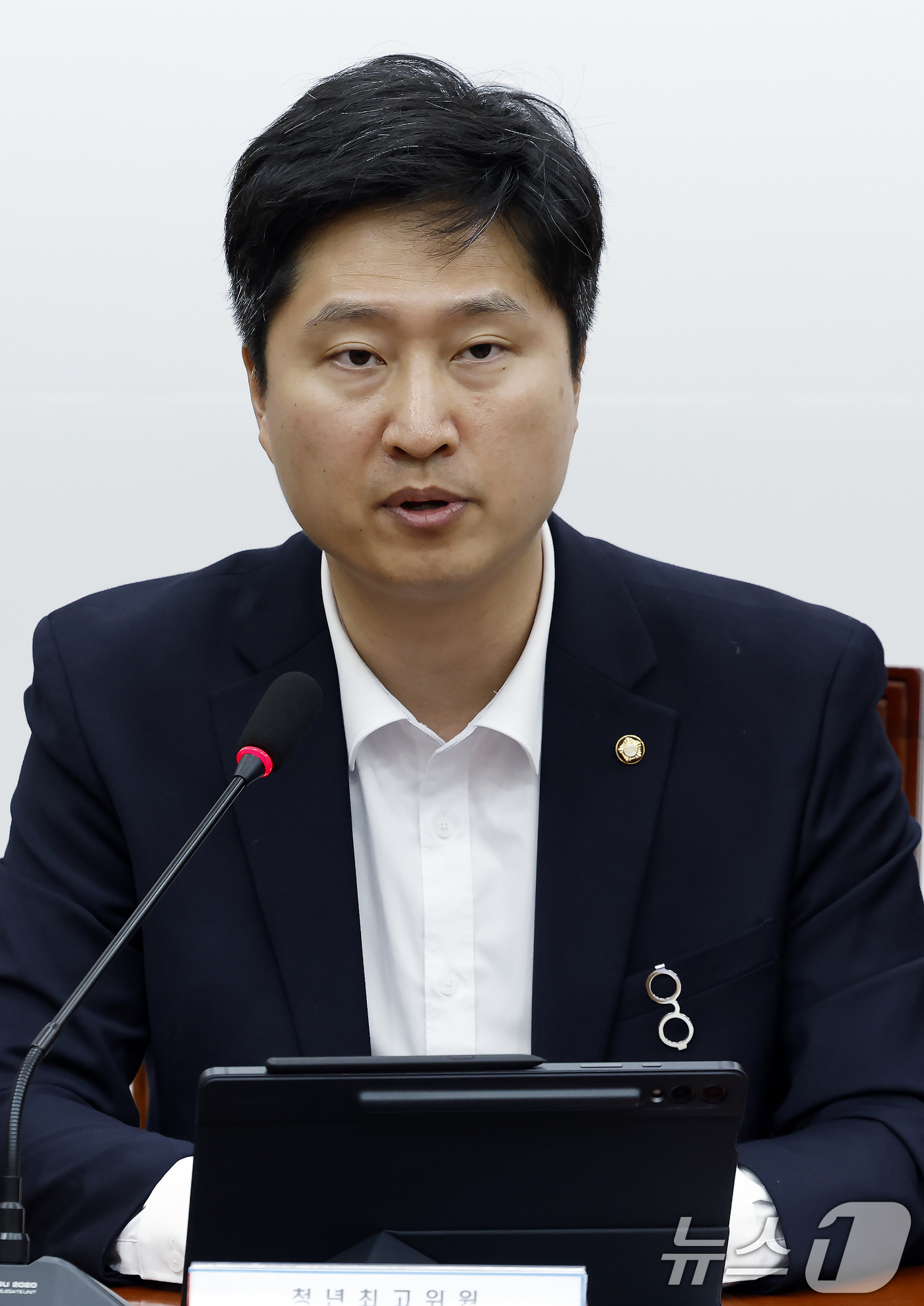 (서울=뉴스1) 박정호 기자 = 우재준 국민의힘 청년최고위원이 6일 오전 서울 여의도 국회 국민의힘 대회의실에서 열린 긴급 최고위원회의에서 발언을 하고 있다. 2026.6.6/뉴스 …