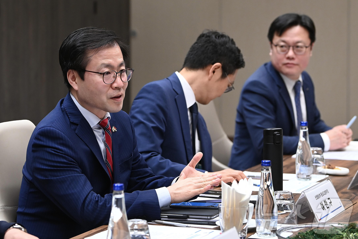 (서울=뉴스1) = 한-세르비아 포괄적경제동반자협정(CEPA) 협상 타결 서명식’참석차 세르비아를 방문중인 여한구 산업통상부 통상교섭본부장이 5일(현지시간) 베오그라드에서 세르비아 …