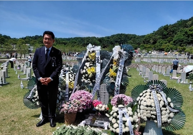 송영길 "현충일 추념식 참석…그간 참 많은 일 있었다"