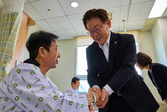 이재명 대통령, 중앙보훈병원 위문