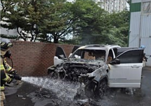 시흥 자동차 정비소 야외주차장 SUV 화재…인명 피해 없어
