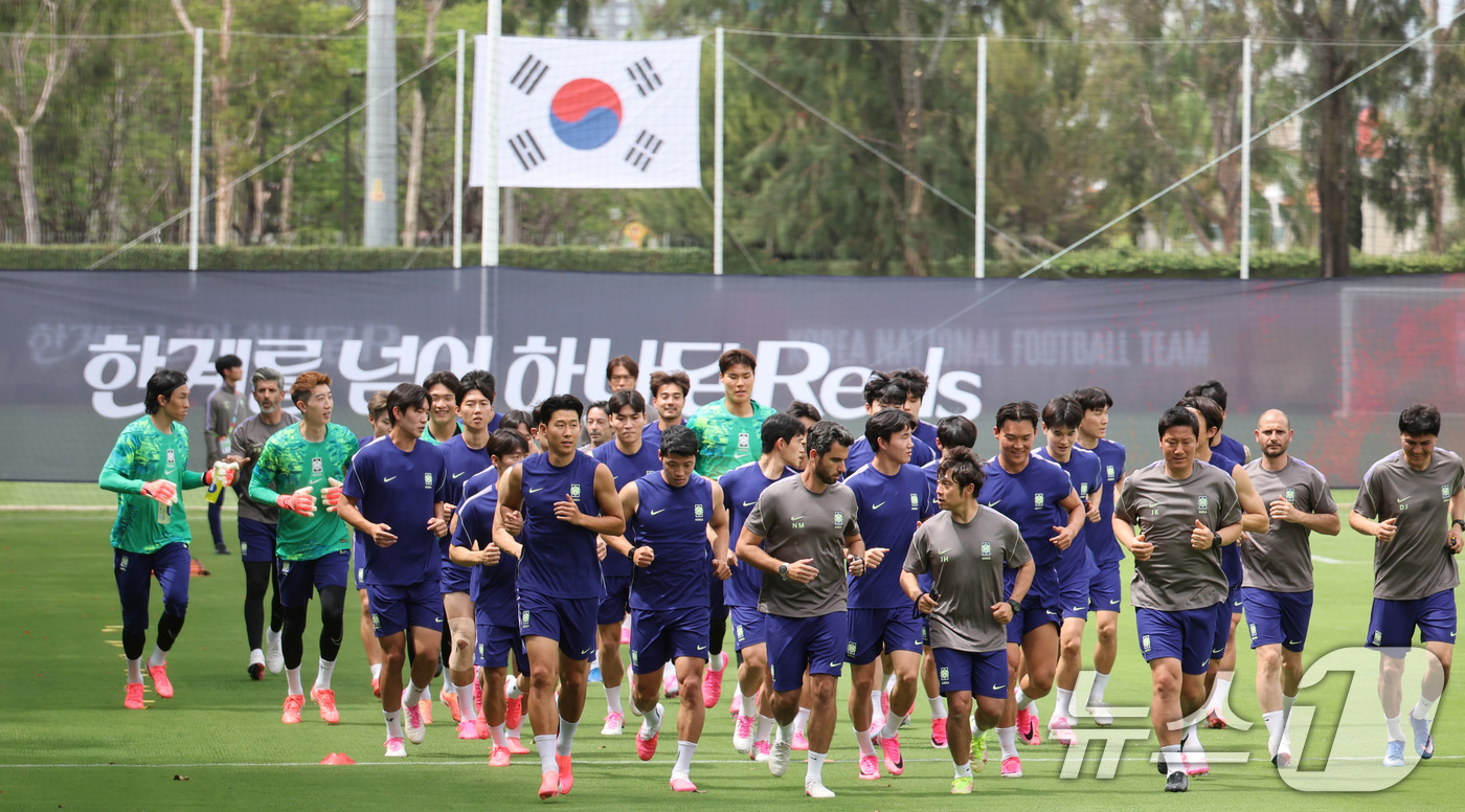 (과달라하라(멕시코)=뉴스1) 임세영 기자 = 대한민국 축구대표팀 선수들이 6일(현지시간) 멕시코 할리스코 과달라하라에 위치한 '치바스 베르데 바예' 훈련장에서 열린 2026 국제 …