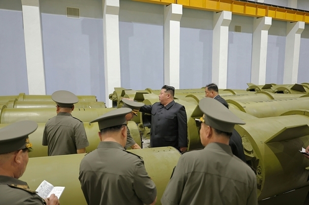 핵보유국 선포 이어 재래식 무기 증대까지…군비 확장에 힘 쏟는 북한