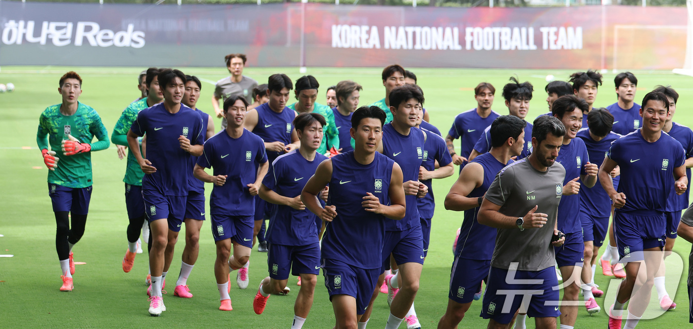 (과달라하라(멕시코)=뉴스1) 임세영 기자 = 대한민국 축구대표팀 선수들이 6일(현지시간) 멕시코 할리스코 과달라하라에 위치한 '치바스 베르데 바예' 훈련장에서 열린 2026 국제 …