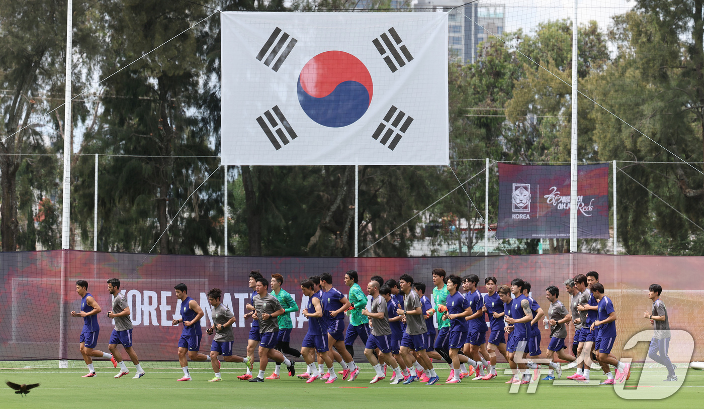 (과달라하라(멕시코)=뉴스1) 임세영 기자 = 대한민국 축구대표팀 선수들이 6일(현지시간) 멕시코 할리스코 과달라하라에 위치한 '치바스 베르데 바예' 훈련장에서 열린 2026 국제 …