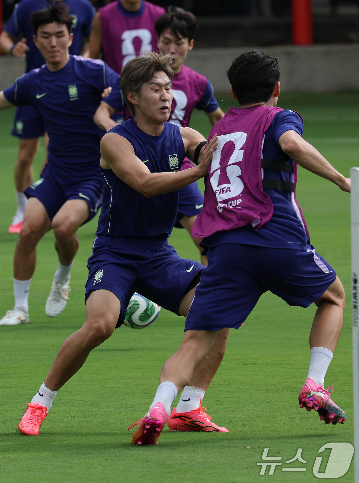 (과달라하라(멕시코)=뉴스1) 임세영 기자 = 대한민국 축구대표팀 이강인이 6일(현지시간) 멕시코 할리스코 과달라하라에 위치한 '치바스 베르데 바예' 훈련장에서 열린 2026 국제 …