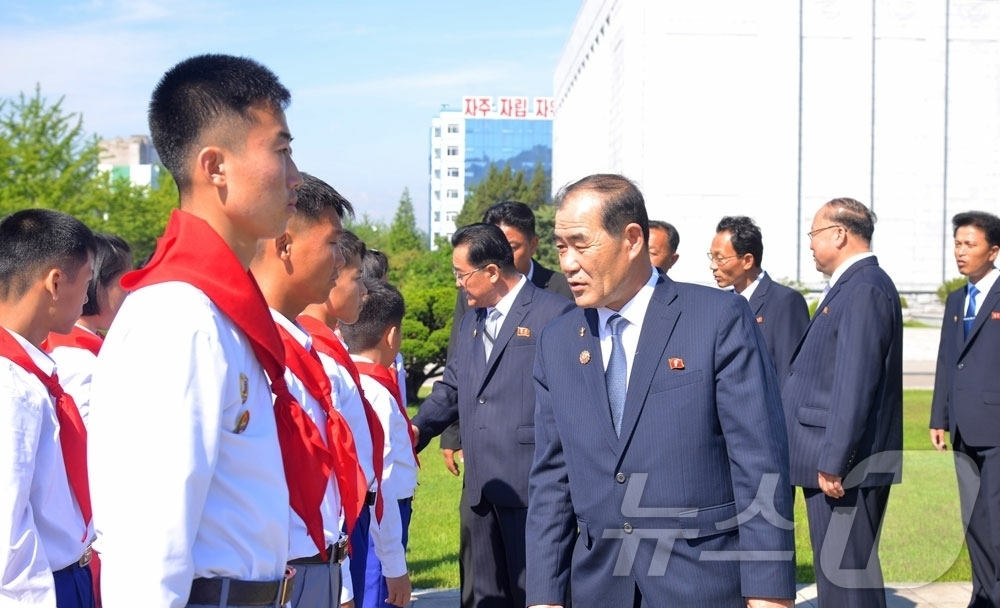 (평양 노동신문=뉴스1) = 북한 노동당 기관지 노동신문은 7일 당과 정부 간부들이 조선소년단 창립 80주년을 뜻깊게 기념했다고 보도했다. [국내에서만 사용가능. 재배포 금지. D …