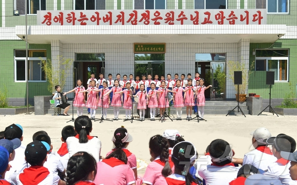 (평양 노동신문=뉴스1) = 북한 노동당 기관지 노동신문은 7일 당과 정부 간부들이 조선소년단 창립 80주년을 뜻깊게 기념했다고 보도했다. [국내에서만 사용가능. 재배포 금지. D …