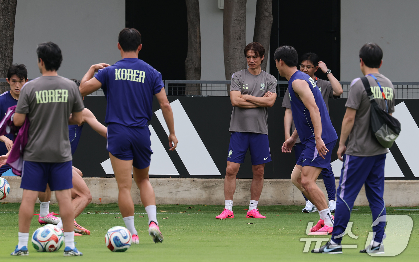 (과달라하라(멕시코)=뉴스1) 임세영 기자 = 홍명보 대한민국 축구대표팀 감독이 6일(현지시간) 멕시코 할리스코 과달라하라에 위치한 '치바스 베르데 바예' 훈련장에서 열린 2026 …