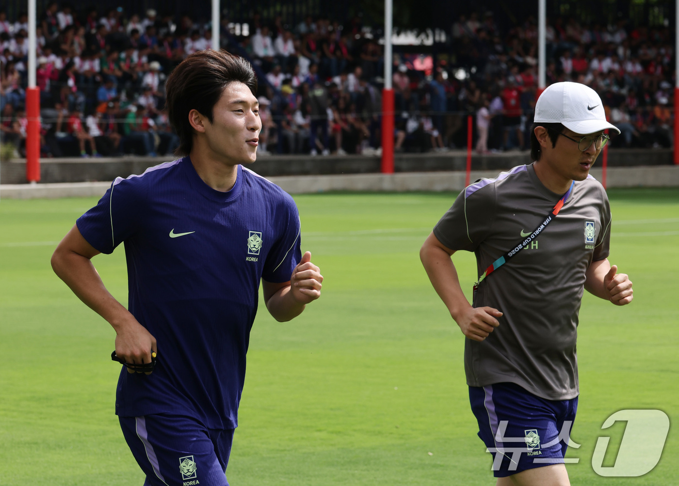 (과달라하라(멕시코)=뉴스1) 임세영 기자 = 대한민국 축구대표팀 배준호가 6일(현지시간) 멕시코 할리스코 과달라하라에 위치한 '치바스 베르데 바예' 훈련장에서 열린 2026 국제 …