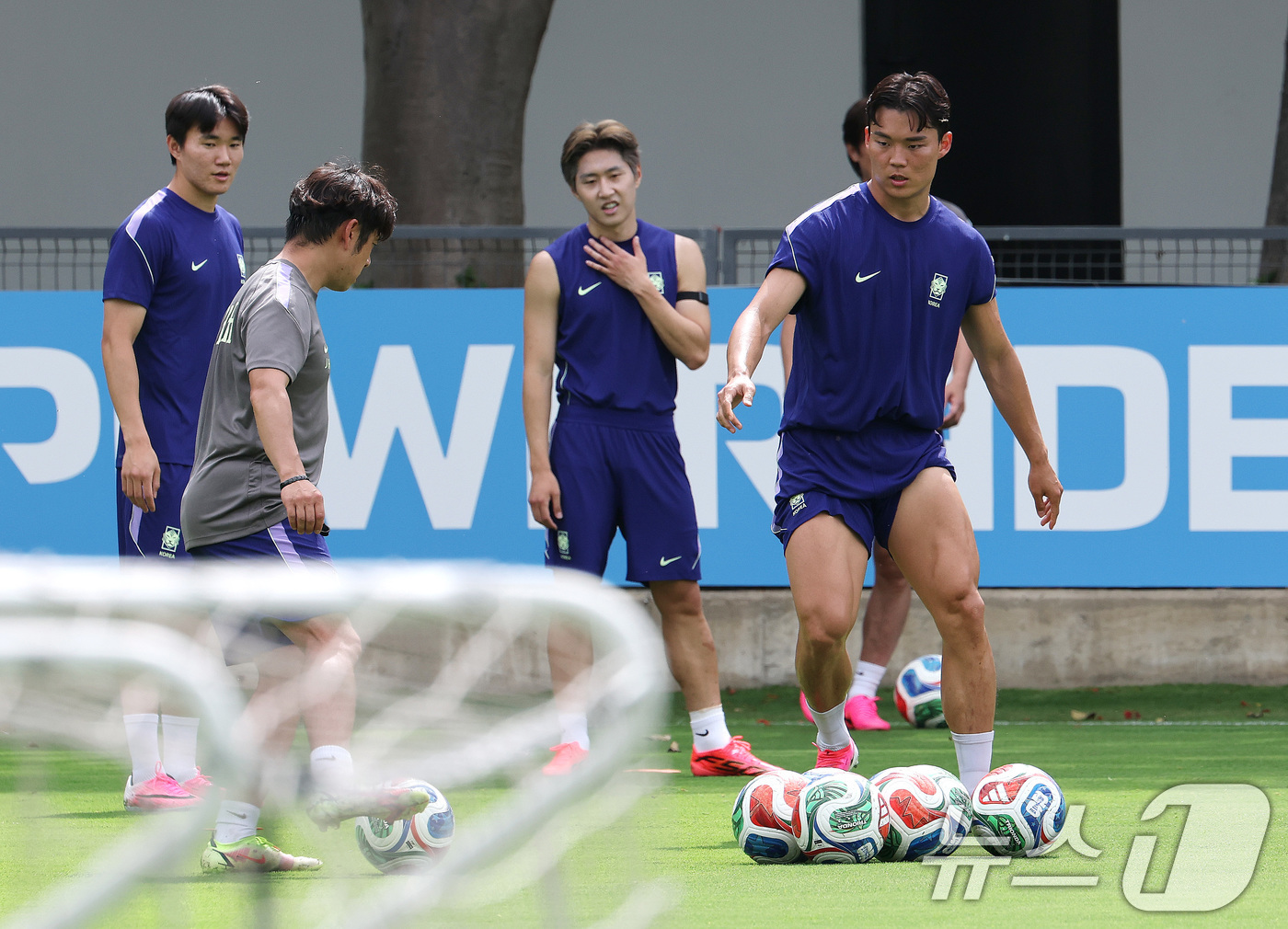 (과달라하라(멕시코)=뉴스1) 임세영 기자 = 대한민국 축구대표팀 오현규가 6일(현지시간) 멕시코 할리스코 과달라하라에 위치한 '치바스 베르데 바예' 훈련장에서 열린 2026 국제 …