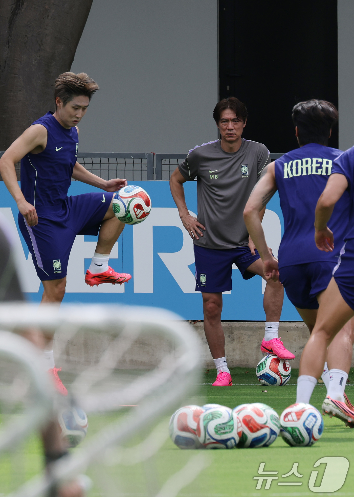 (과달라하라(멕시코)=뉴스1) 임세영 기자 = 홍명보 대한민국 축구대표팀 감독이 6일(현지시간) 멕시코 할리스코 과달라하라에 위치한 '치바스 베르데 바예' 훈련장에서 열린 2026 …