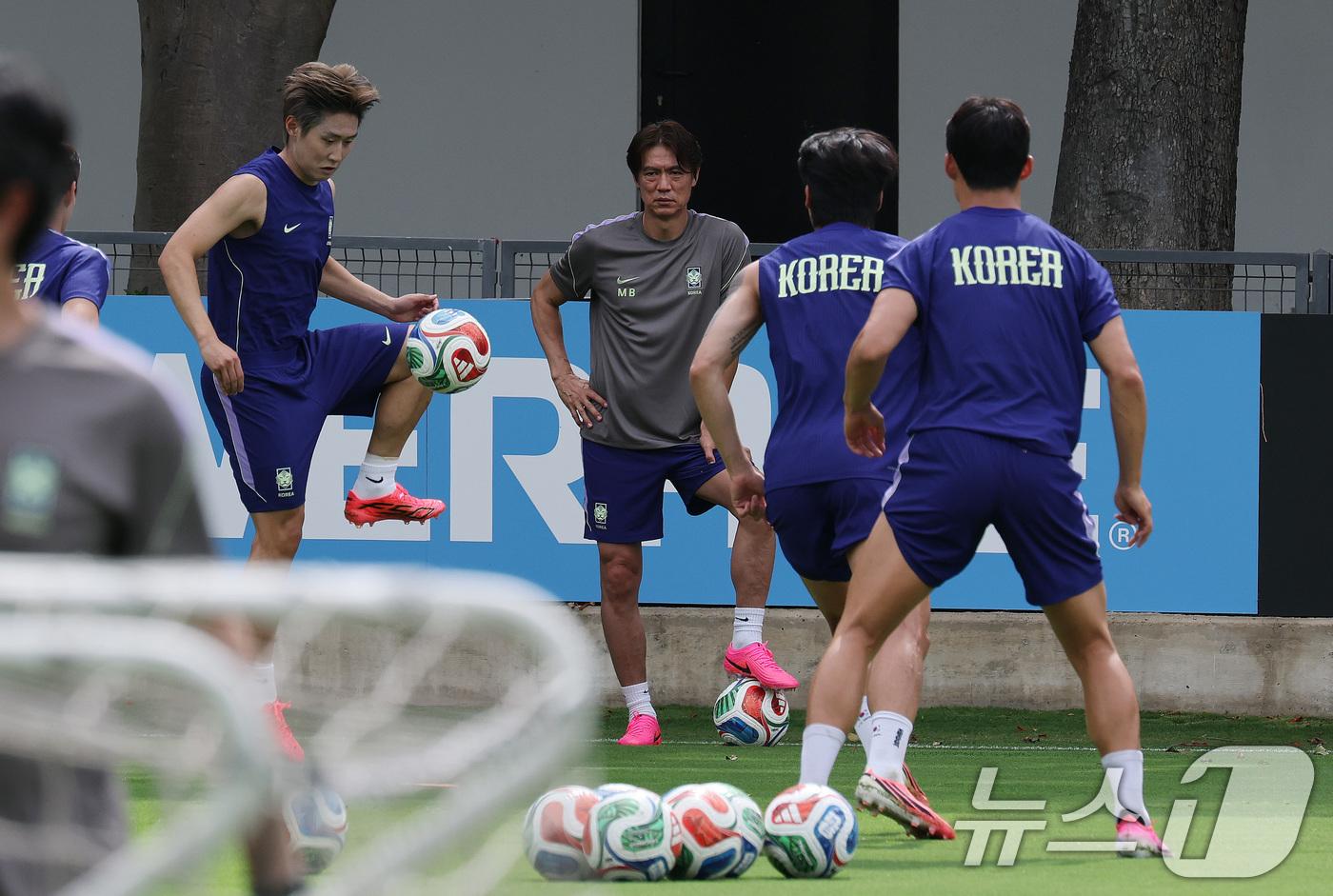 (과달라하라(멕시코)=뉴스1) 임세영 기자 = 홍명보 대한민국 축구대표팀 감독이 6일(현지시간) 멕시코 할리스코 과달라하라에 위치한 '치바스 베르데 바예' 훈련장에서 열린 2026 …