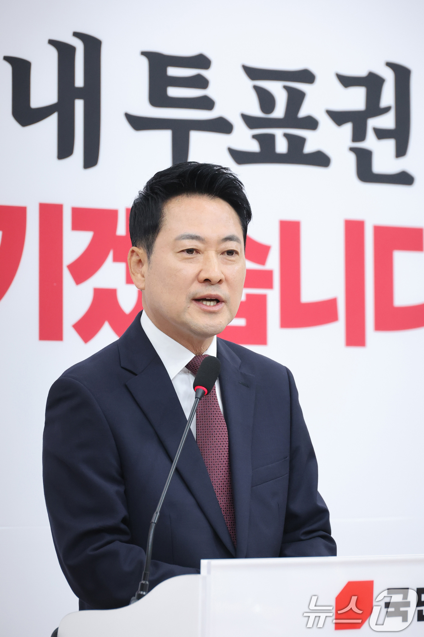 (서울=뉴스1) 신웅수 기자 = 장동혁 국민의힘 대표가 7일 서울 여의도 국회에서 재선거 요구 기자회견을 하고 있다. 2026.6.7/뉴스1