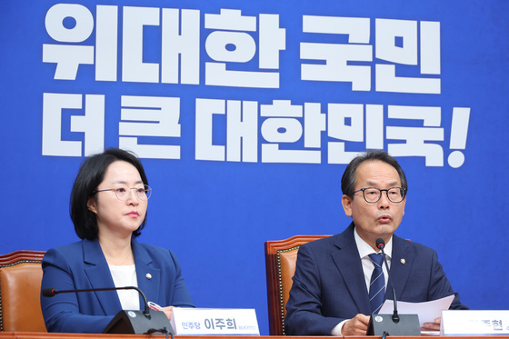 與 "장동혁 정치쇼 관두라…선관위 개혁기구도 검토"(종합)