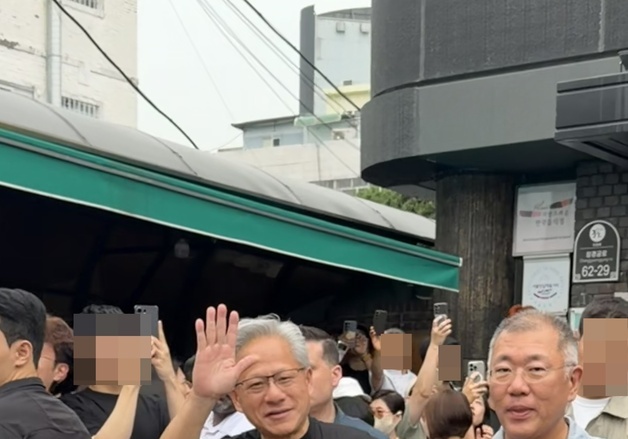 젠슨 황, 정의선 회장과 '냉면 회동'…우래옥 찾았다