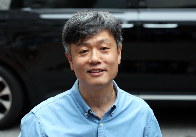 취재진 질문에 답변하는 장병규 크래프톤 의장