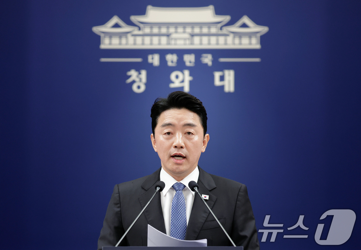 (서울=뉴스1) 허경 기자 = 강훈식 대통령 비서실장이 7일 청와대 춘추관에서 한성숙 중소벤처기업부 장관의 국무총리 지명 관련 브리핑을 하고 있다. 2026.6.7/뉴스1