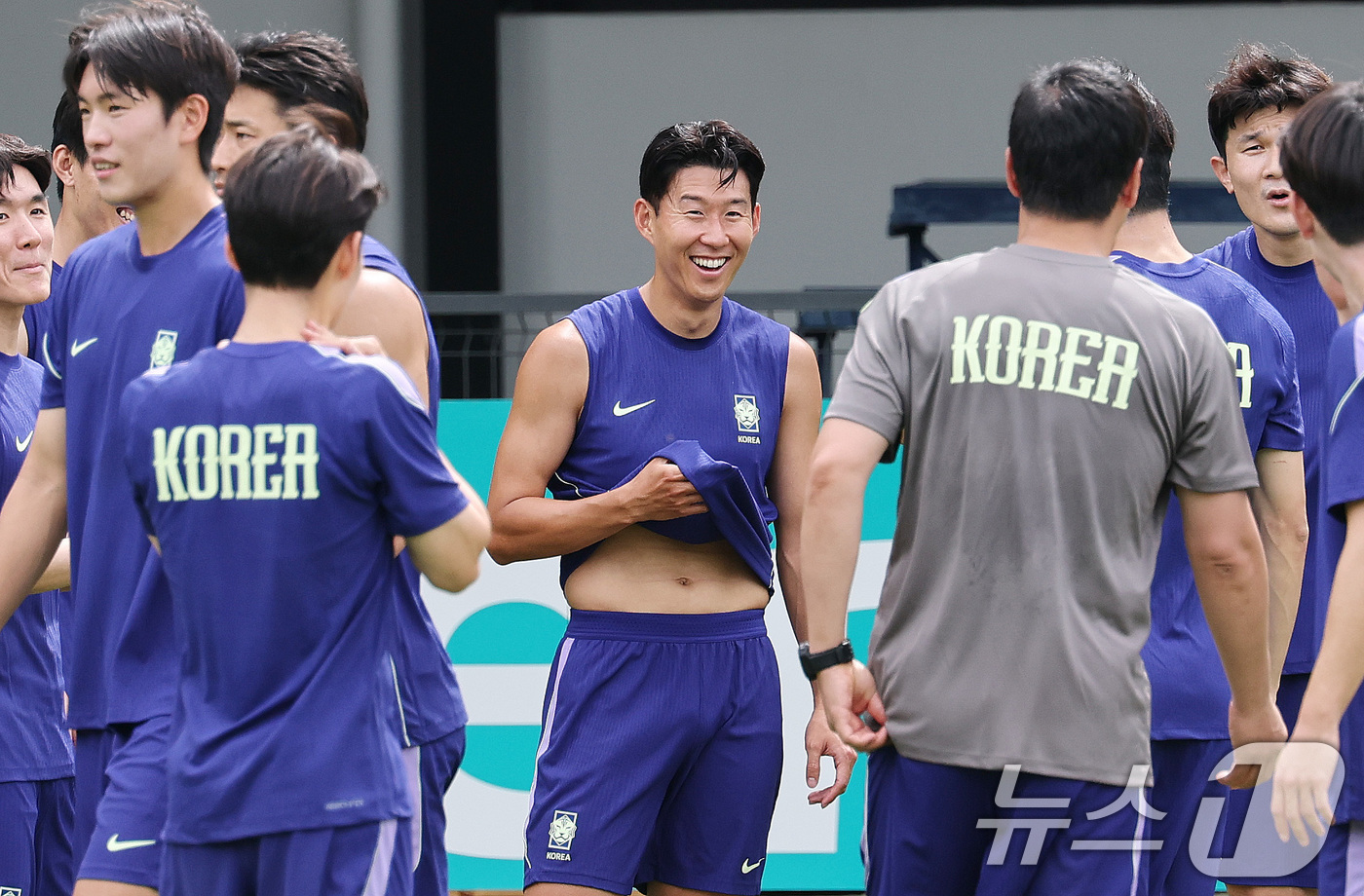 (과달라하라(멕시코)=뉴스1) 임세영 기자 = 대한민국 축구대표팀 손흥민이 6일(현지시간) 멕시코 할리스코 과달라하라에 위치한 '치바스 베르데 바예' 훈련장에서 열린 2026 국제 …