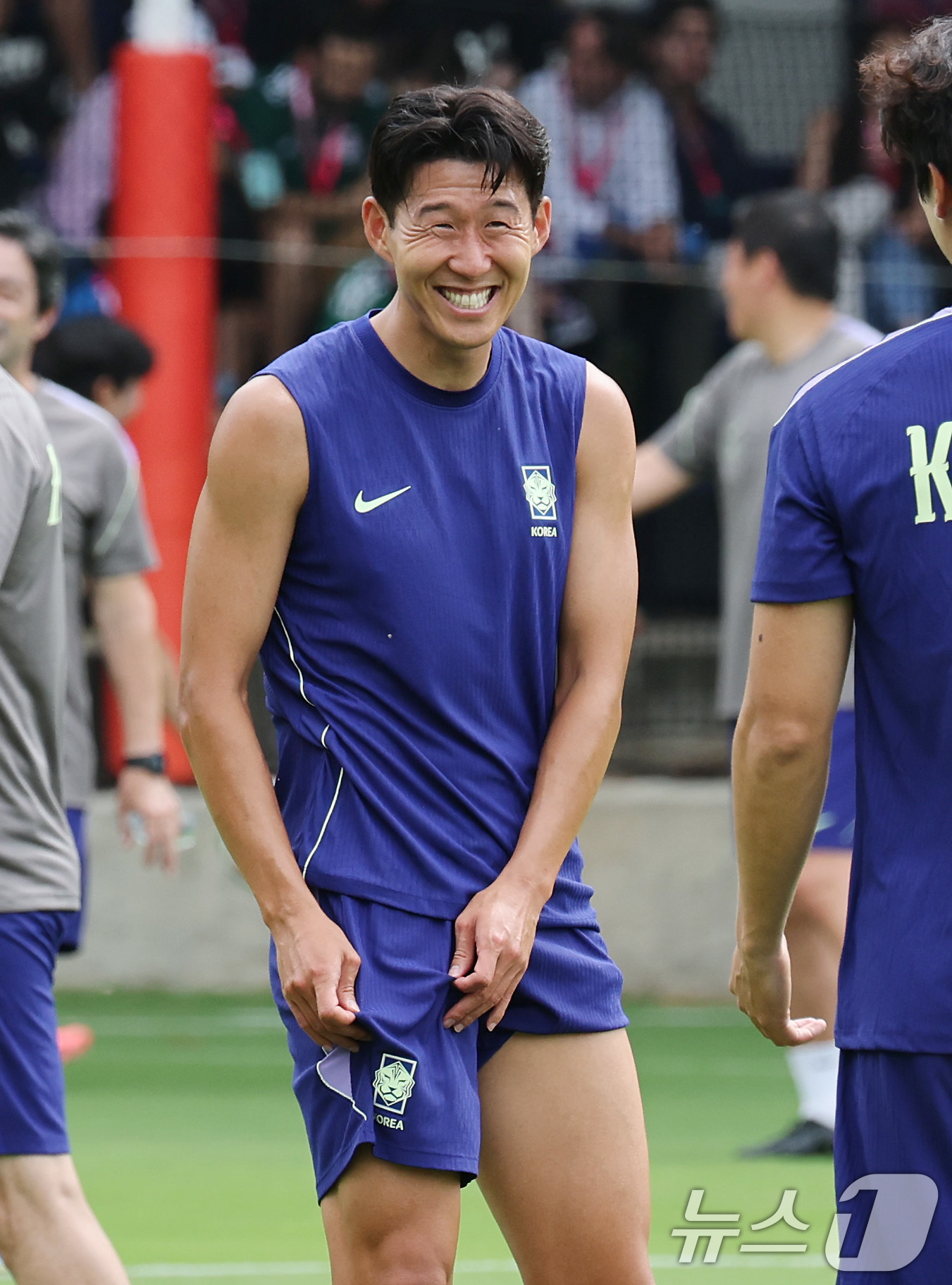 (과달라하라(멕시코)=뉴스1) 임세영 기자 = 대한민국 축구대표팀 손흥민이 6일(현지시간) 멕시코 할리스코 과달라하라에 위치한 '치바스 베르데 바예' 훈련장에서 열린 2026 국제 …