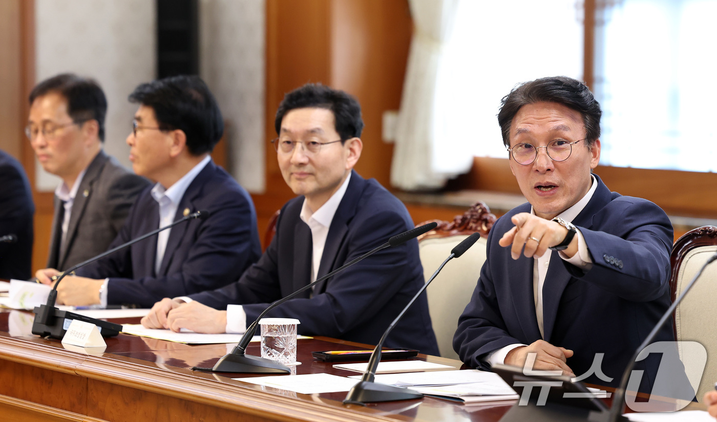 (서울=뉴스1) 김성진 기자 = 김민석 국무총리가 7일 서울 종로구 정부서울청사에서 열린 지방선거 관리 관련 대학생과의 간담회에서 모두발언을 하고 있다. 2026.6.7/뉴스1