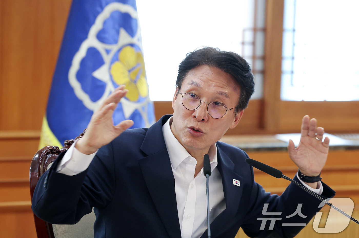 (서울=뉴스1) 김성진 기자 = 김민석 국무총리가 7일 서울 종로구 정부서울청사에서 열린 지방선거 관리 관련 대학생과의 간담회에서 모두발언을 하고 있다. 2026.6.7/뉴스1