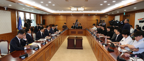 김민석 총리, 지방선거 관리 관련 대학생 간담회