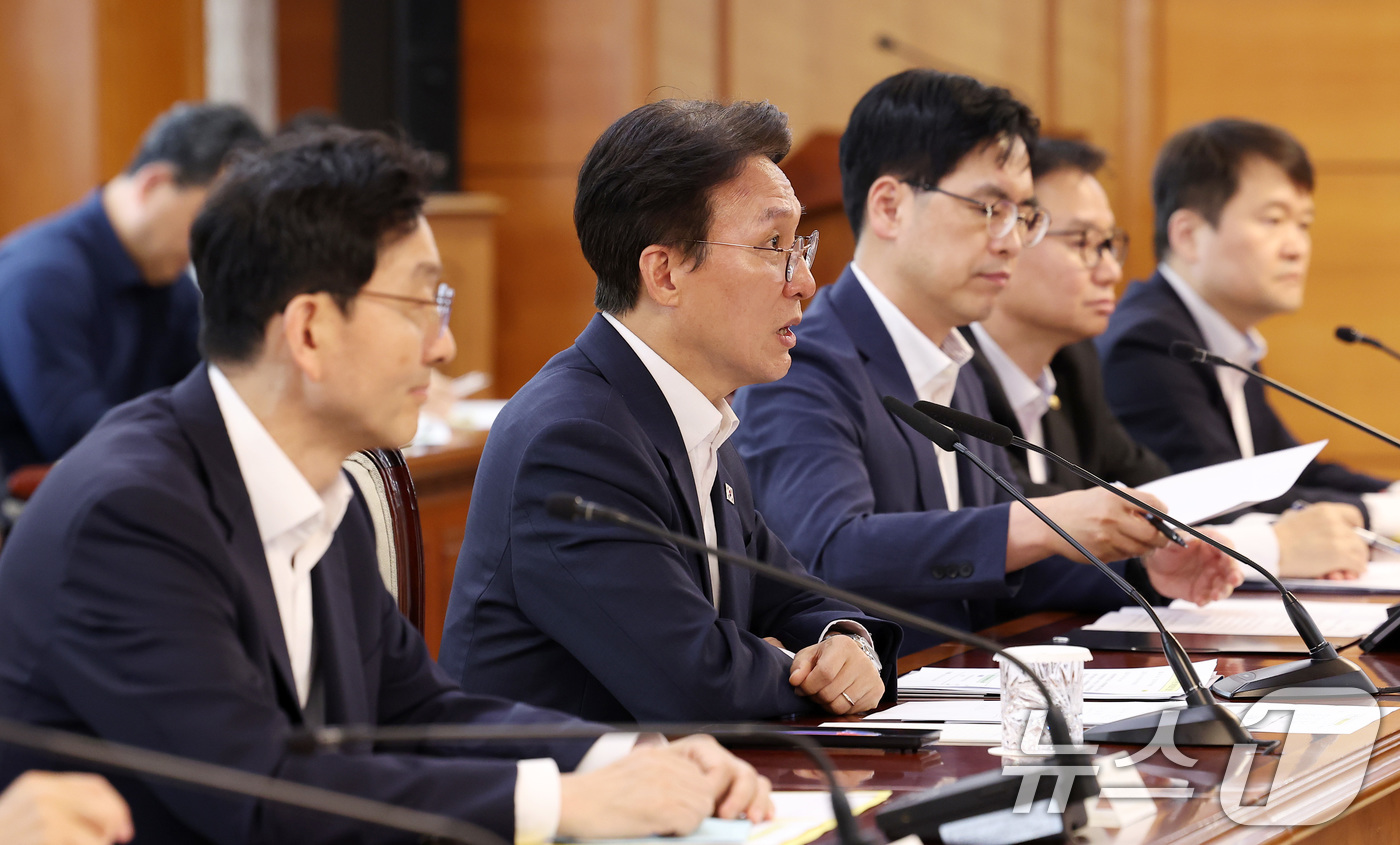 (서울=뉴스1) 김성진 기자 = 김민석 국무총리가 7일 서울 종로구 정부서울청사에서 열린 지방선거 관리 관련 대학생과의 간담회에서 모두발언을 하고 있다. 2026.6.7/뉴스1