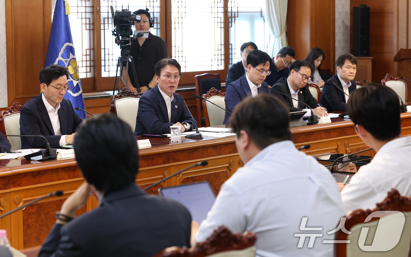 (서울=뉴스1) 김성진 기자 = 김민석 국무총리가 7일 서울 종로구 정부서울청사에서 열린 지방선거 관리 관련 대학생과의 간담회에서 모두발언을 하고 있다. 2026.6.7/뉴스1