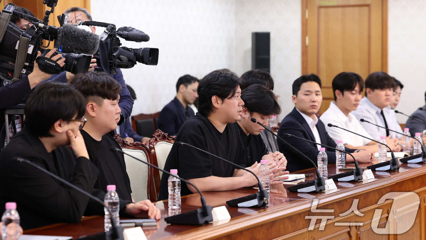 (서울=뉴스1) 김성진 기자 = 7일 서울 종로구 정부서울청사에서 국무총리 주재로 열린 지방선거 관리 관련 대학생과의 간담회에서 김태윤 전현직총학생회연합회 회장이 발언하고 있다. …