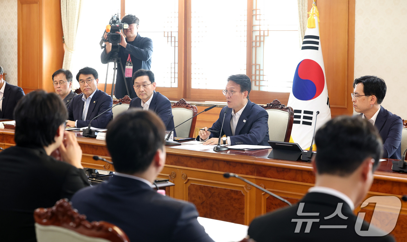 (서울=뉴스1) 김성진 기자 = 김민석 국무총리가 7일 서울 종로구 정부서울청사에서 열린 지방선거 관리 관련 대학생과의 간담회에서 모두발언을 하고 있다. 2026.6.7/뉴스1