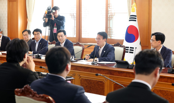 金총리, 투표용지 부족사태에 "선관위 고위직 다 물러날 사안"