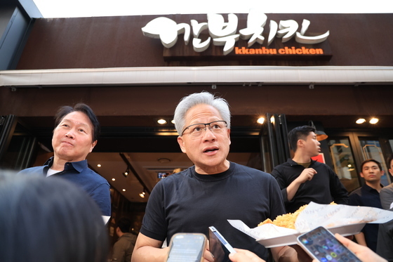 젠슨 황 "내일 몇가지 발표…통신 네트워크, 미래에는 AI에도 활용"