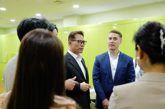 미 국무부 차관보, '尹탄핵 반대 집회 주도' 손현보 목사 만나