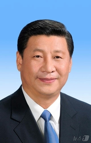 (평양 노동신문=뉴스1) = 북한 노동당 기관지 노동신문은 8일 1면에 시진핑 중국 국가주석의 기고문을 실었다. 시 주석은 "북중 관계 발전에 강력한 동력을 주입하겠다"는 뜻을 밝 …