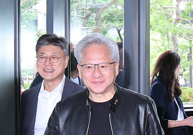 엔비디아·SK 협력안 발표 위해 SK 본사 찾은 젠슨 황
