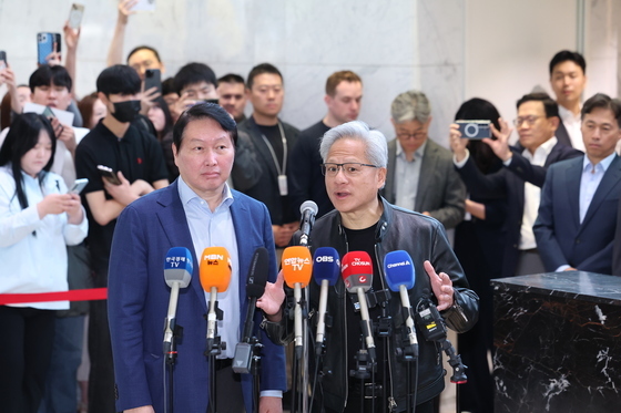 엔비디아·SK 협력안 발표하는 젠슨 황