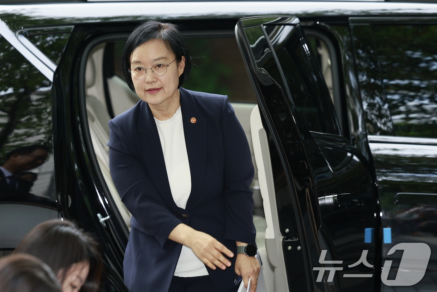 (서울=뉴스1) 안은나 기자 = 한성숙 국무총리 후보자가 8일 오전 인사청문회 준비 사무실인 서울 종로구 금융감독원 연수원에 첫 출근을 하고 있다. 2026.6.8/뉴스1