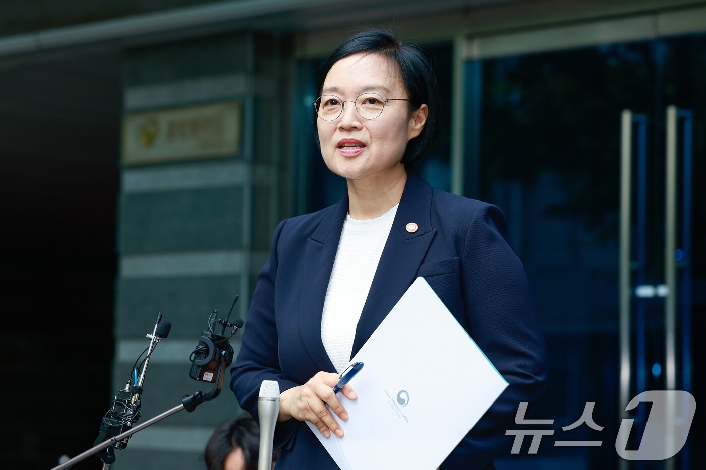 본문 이미지 - 한성숙 국무총리 후보자가 8일 오전 인사청문회 준비 사무실인 서울 종로구 금융감독원 연수원에서 지명 소감을 밝히고 있다. 2026.6.8 ⓒ 뉴스1 안은나 기자