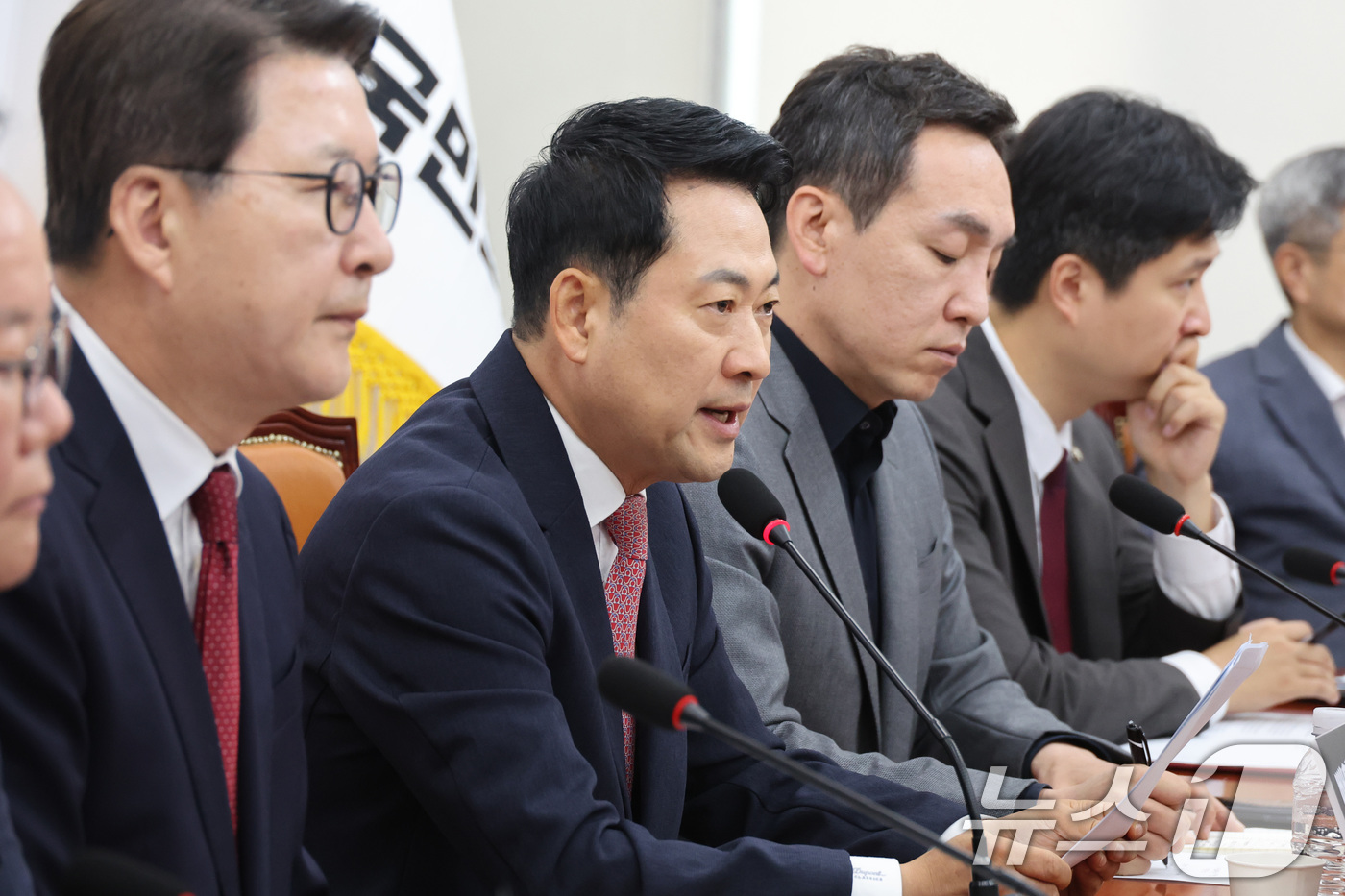 (서울=뉴스1) 신웅수 기자 = 장동혁 국민의힘 대표가 8일 서울 여의도 국회에서 열린 최고위원회의에서 발언하고 있다. 2026.6.8/뉴스1