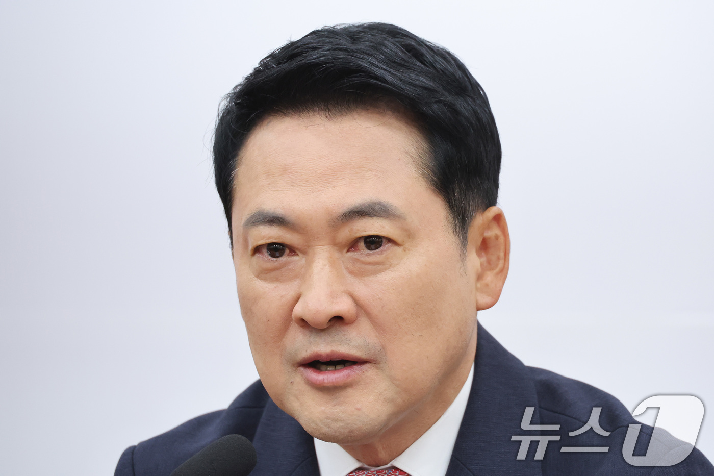 (서울=뉴스1) 신웅수 기자 = 장동혁 국민의힘 대표가 8일 서울 여의도 국회에서 열린 최고위원회의에서 발언하고 있다. 2026.6.8/뉴스1