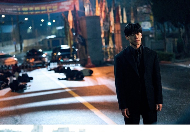 넷플릭스 1위 찍은 '참교육' 김무열, 제대로 놀았다…'인생캐'
