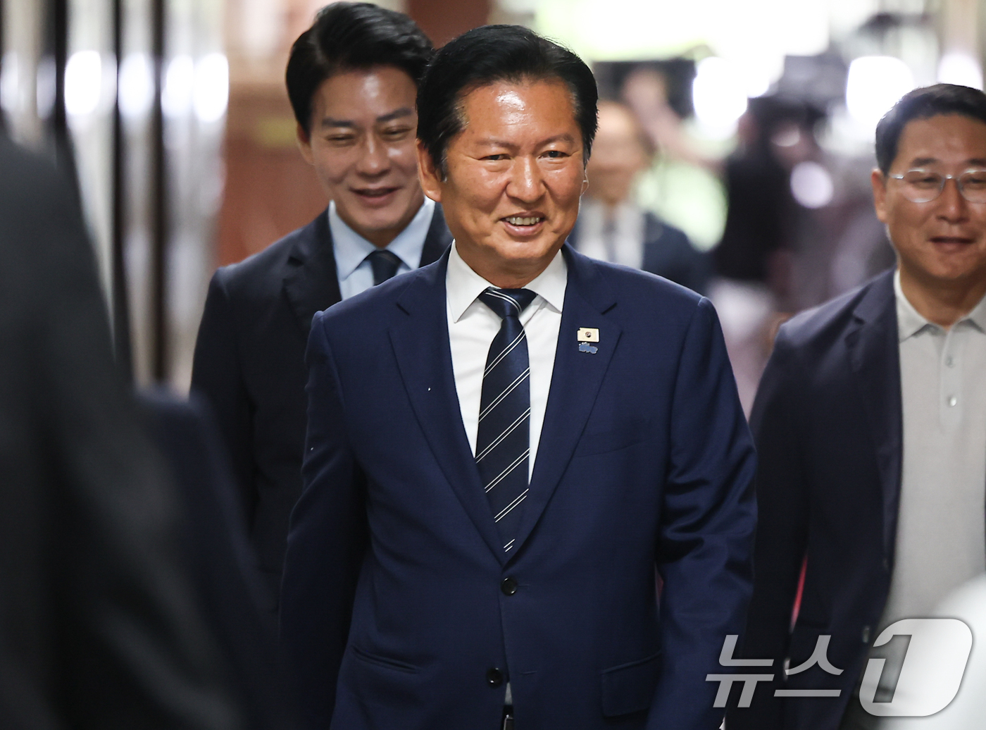 (서울=뉴스1) 김도우 기자 = 정청래 더불어민주당 대표가 8일 서울 여의도 국회에서 열린 비공개 최고위원회 회의에 참석하고 있다. 2026.6.8/뉴스1